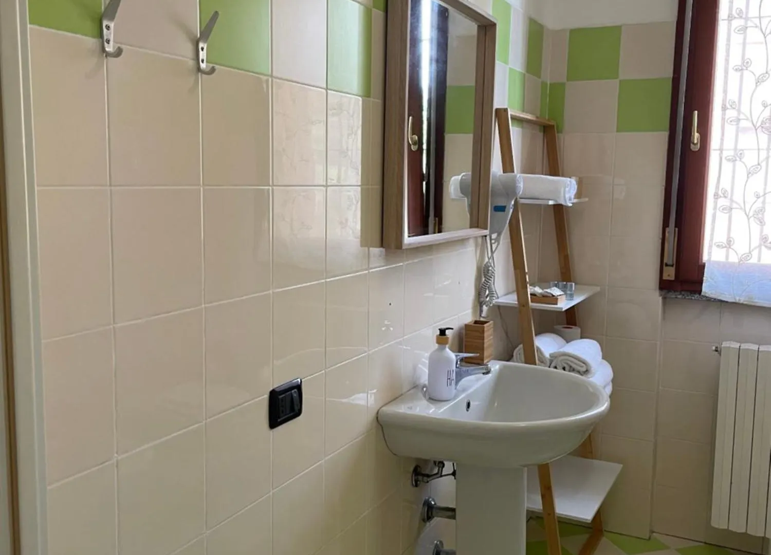 Bamboo Apartment Rho 0*,